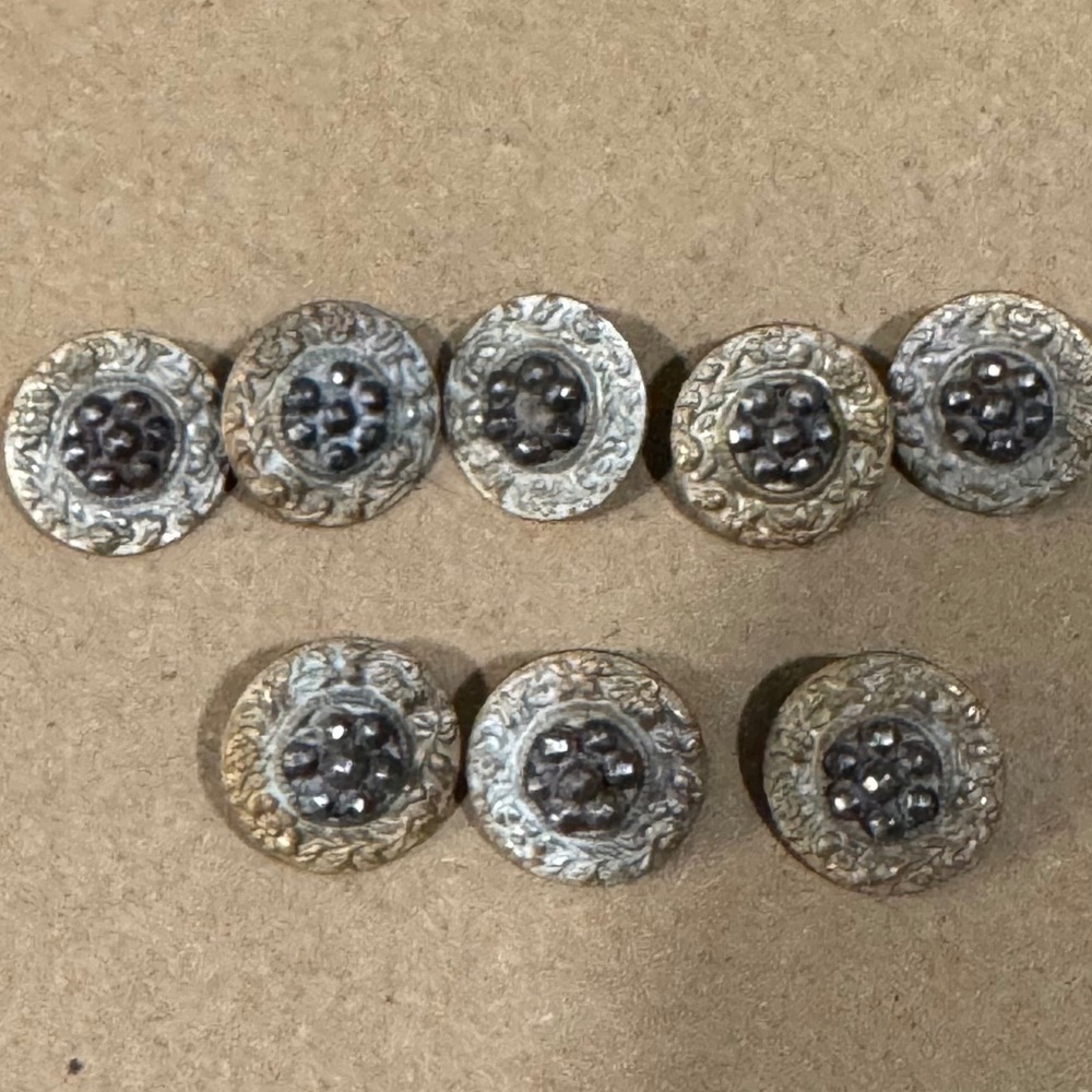 Unbranded Antique Brass Buttons 8pc Gold Ornate Floral Relief Shank 0.75in